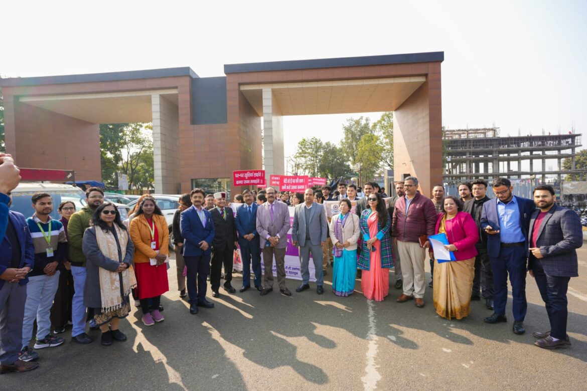 ग्राफिक एरा मेडिकल कॉलेज के छात्रों ने दिया बालिका सशक्तिकरण का संदेश