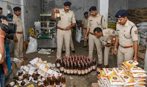 Fake Fortune oil and Tata salt manufacturing racket busted, police raid seizes packaging