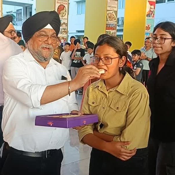 CBSE 10वीं रिजल्ट 2026: उत्तराखंड की हर्षा ने रचा इतिहास, 500/500 अंक लाकर बनी टॉपर