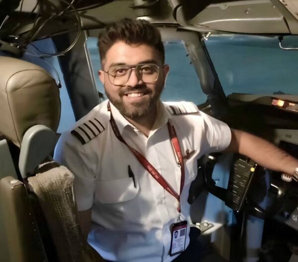 कॉकपिट में चाकू से हमला, 174 यात्रियों की जान पर बनी बात, घायल भारतीय कैप्टन ने दिखाई हिम्मत