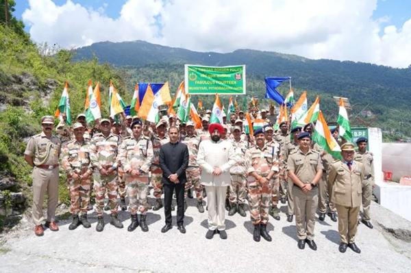 पिथौरागढ़ दौरे पर राज्यपाल गुरमीत सिंह, मुनस्यारी में ITBP जवानों का बढ़ाया हौसला, मां हाट कालिका के किए दर्शन