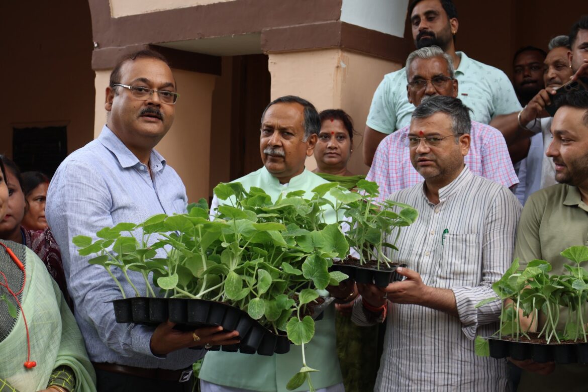 महापौर सौरभ थपलियाल ने किया हरेला अभियान का शुभारंभ, नगर निगम लगाएगा 70 हजार पौधे