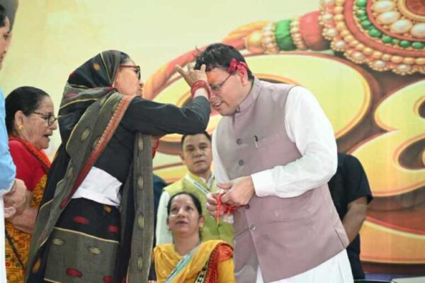 मुख्यमंत्री धामी की बड़ी घोषणा: अब 60 वर्ष की आयु से महिलाओं को रोडवेज बसों में मिलेगा मुफ्त सफर