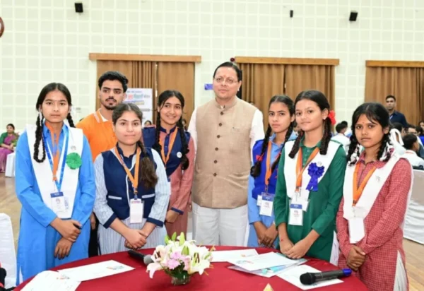 उत्तराखंड में 10वीं-12वीं के छात्रों को मिलेगा टैबलेट, DBT से खाते में आएगी राशि
