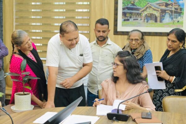 जन समाधान दिवस में 137 से अधिक शिकायतें, भूमि विवाद और सरकारी जमीन पर कब्जे के मामले सबसे ज्यादा