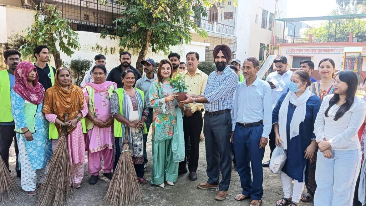 देहरादून में ICAR-IISWC ने चलाया स्वच्छता अभियान, 50 प्रतिभागियों ने लिया साफ-सफाई का संकल्प