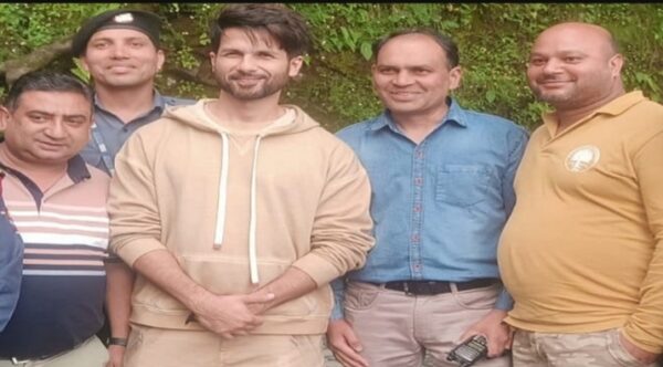 मसूरी पहुंचे शाहिद कपूर, बेटी मिशा का वुडस्टॉक स्कूल के समर प्रोग्राम में कराया दाखिला