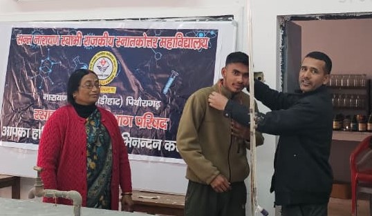 पी जी कॉलेज नारायण नगर में पोस्टर-निबंध प्रतियोगिताओं का आयोजन, छात्रों ने दिखाई रचनात्मक प्रतिभा