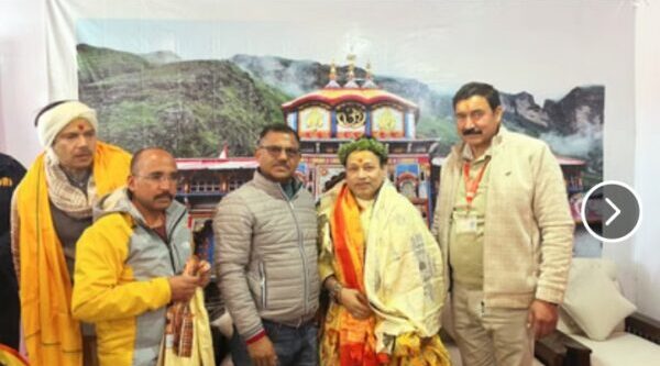 बदरीनाथ धाम पहुंचे सूफी गायक कैलाश खेर, की विशेष पूजा-अर्चना, बोले—यहां मिलती है आध्यात्मिक ऊर्जा