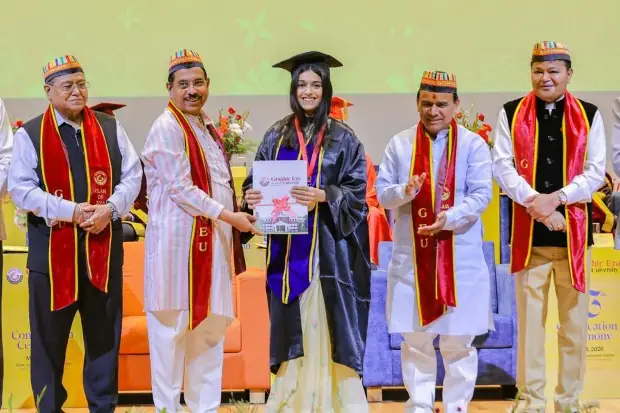 ग्राफिक एरा दीक्षांत समारोह: केंद्रीय मंत्री ने युवाओं को किया प्रेरित करते हुए कहा खुद को अपडेट करना न भूले
