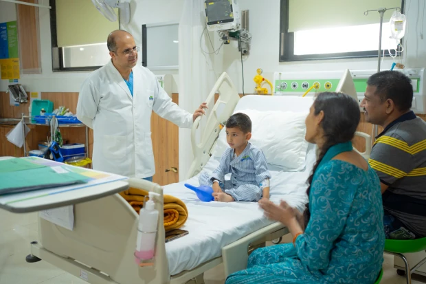 उपलब्धि: ग्राफिक एरा अस्पताल में पांच वर्षीय बच्चे का पीओईएमएस तकनीक से सफल इलाज