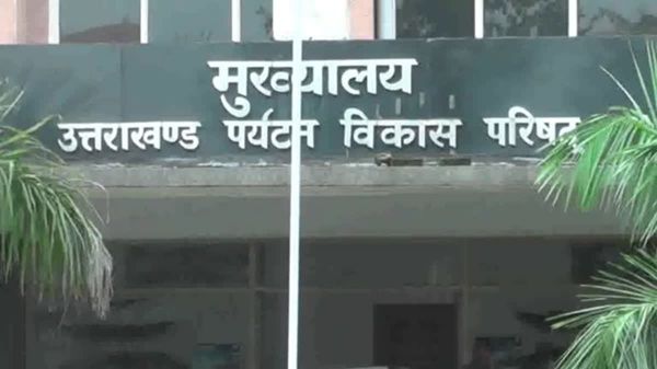 देहरादून में अवैध होमस्टे पर बड़ा एक्शन: 103 का पंजीकरण रद्द, पर्यटन पोर्टल से भी हटेंगे