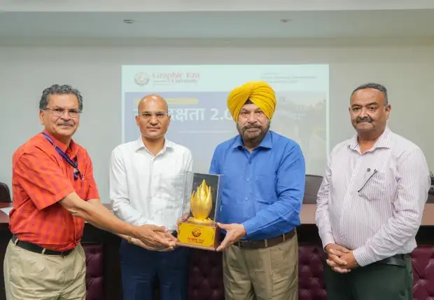 एआई युग में भी शिक्षकों की भूमिका अहम, ग्राफिक एरा में गुरुदक्षता का आयोजन