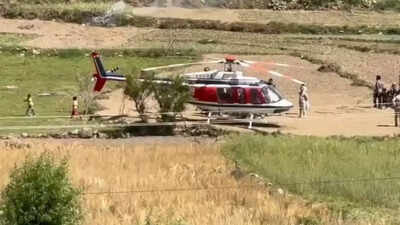 उत्तराखंड में बड़ा हादसा टला, बदरीनाथ से लौट रहे हेलिकॉप्टर की खेत में इमरजेंसी लैंडिंग