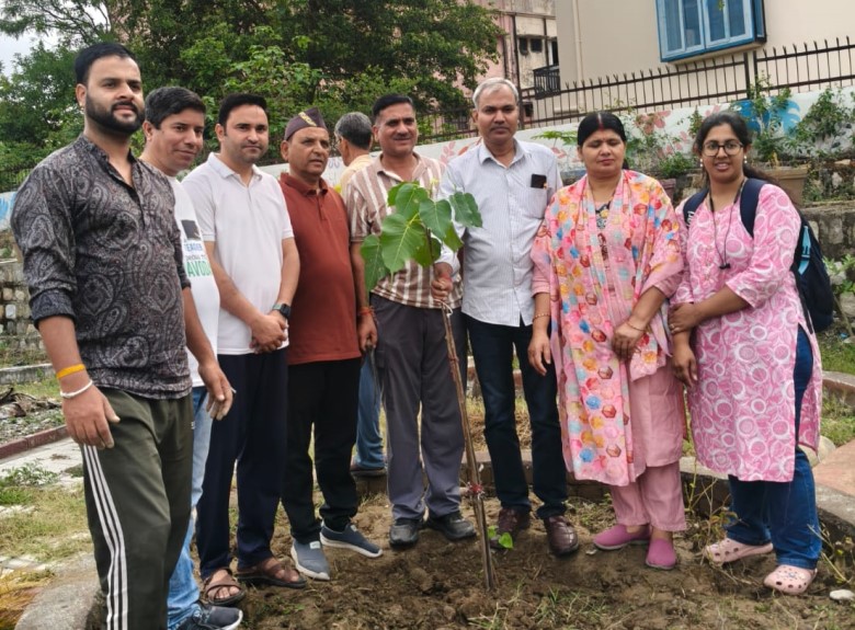 विश्व पर्यावरण दिवस: योगा पार्क में स्वच्छता एवं पौधारोपण कार्यक्रम का आयोजन