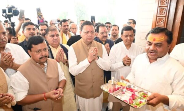 नितिन नबीन और CM धामी ने महालक्ष्मी अष्टभुजा मंदिर में की पूजा, प्रदेश की खुशहाली की कामना